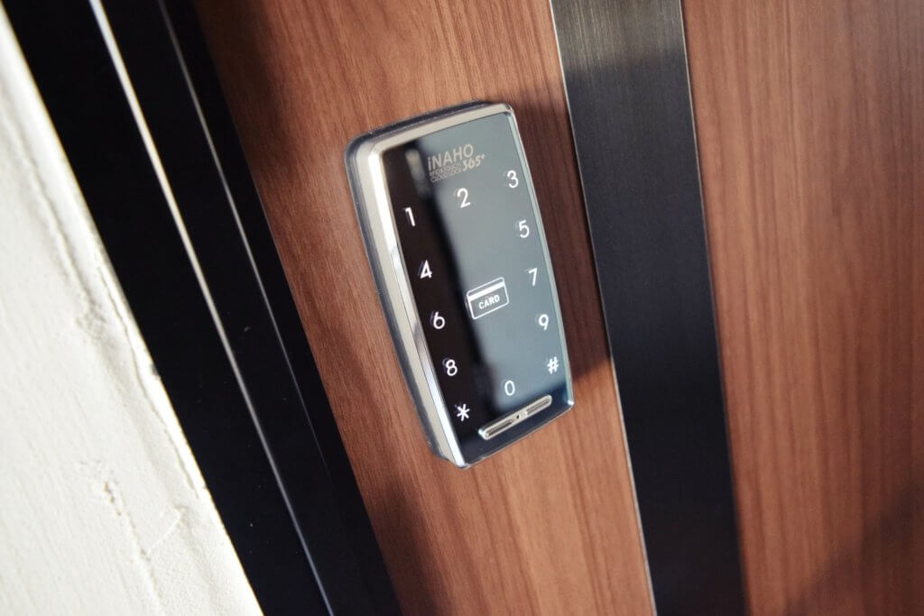 スマートロックのドア