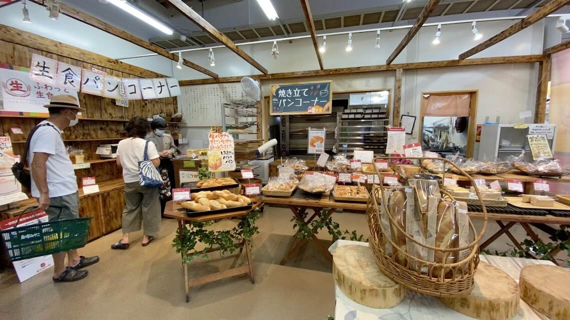 島の駅みやこの店内にあるパン屋さん