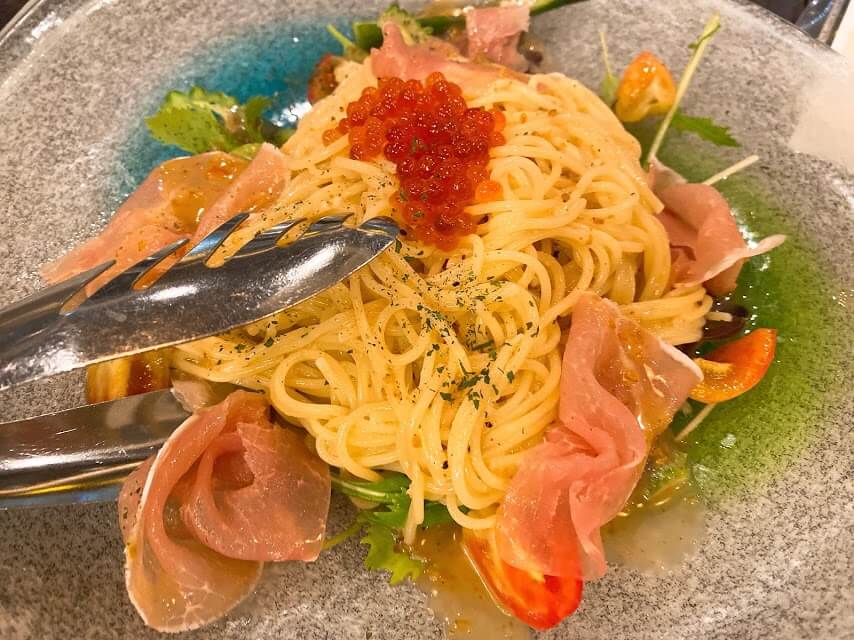 イクラと生ハム、島野菜の冷製パスタ