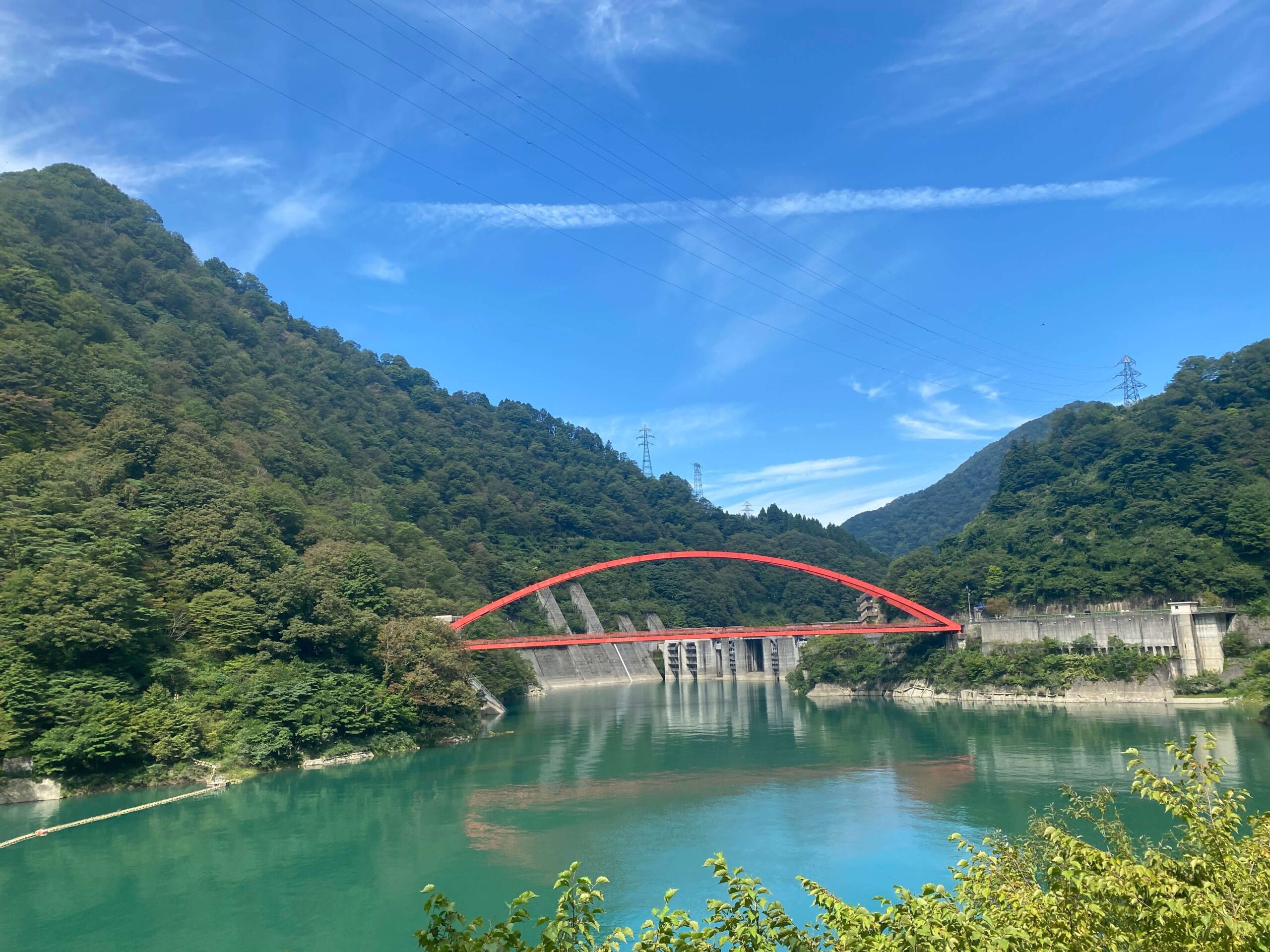 黒部渓谷トロッコ電車から見た渓谷の景色