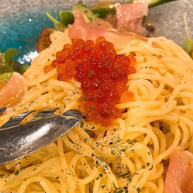 サワー&ビーの外観とロゴ